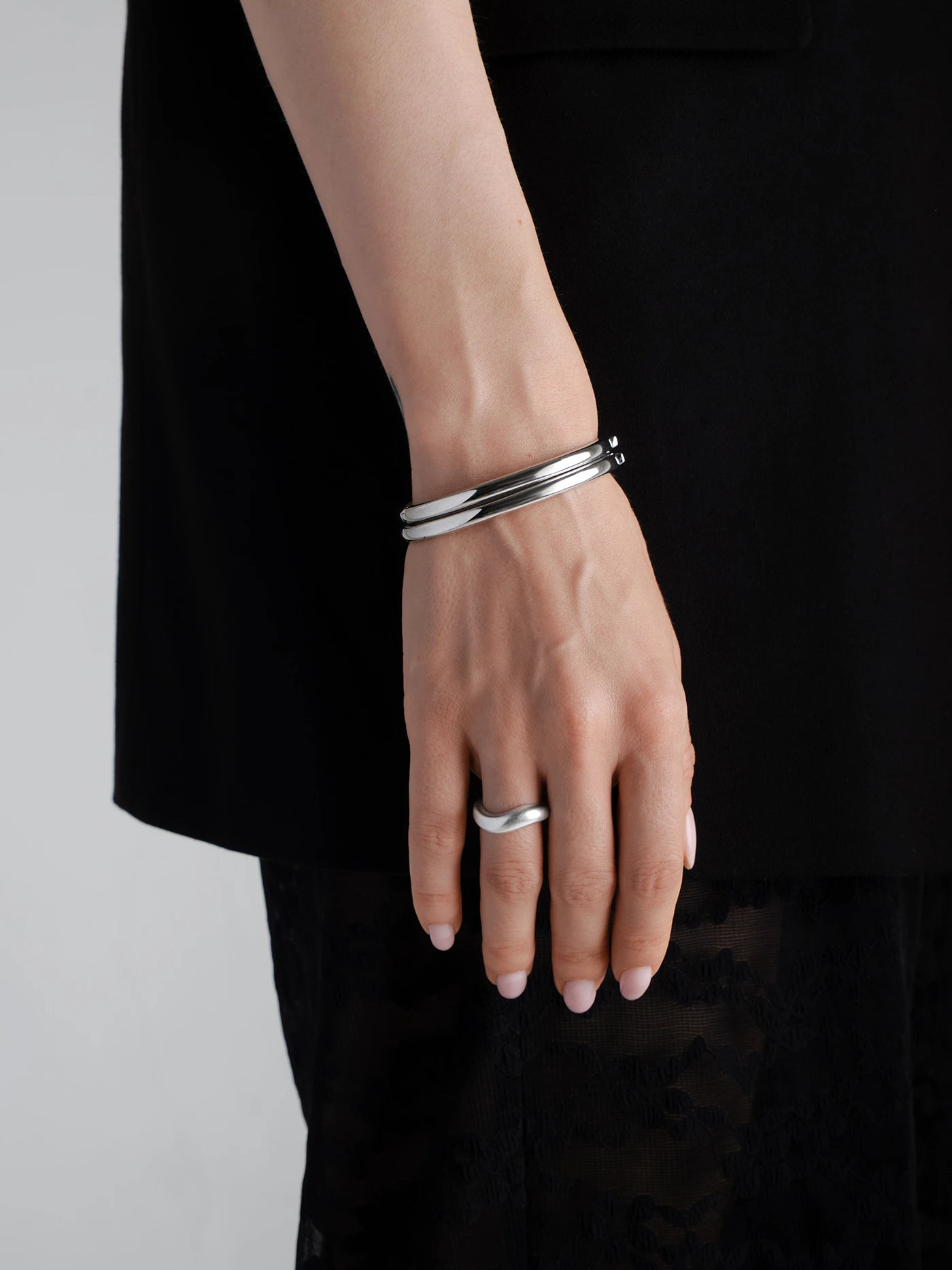 ROUND MIDI BANGLE Silver