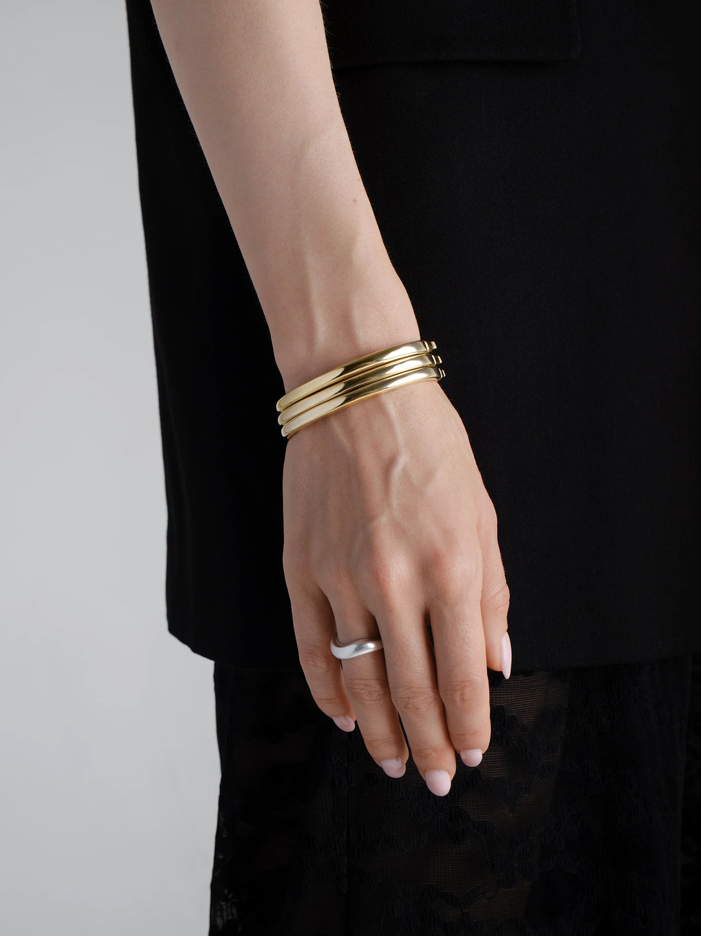 ROUND MIDI BANGLE Gold