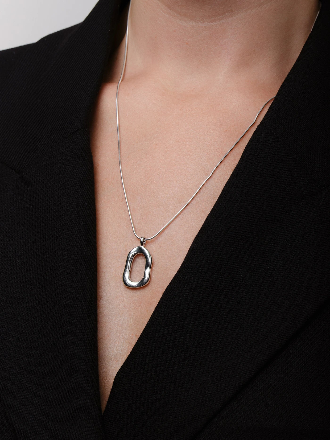 PORTAL PENDANT NECKLACE