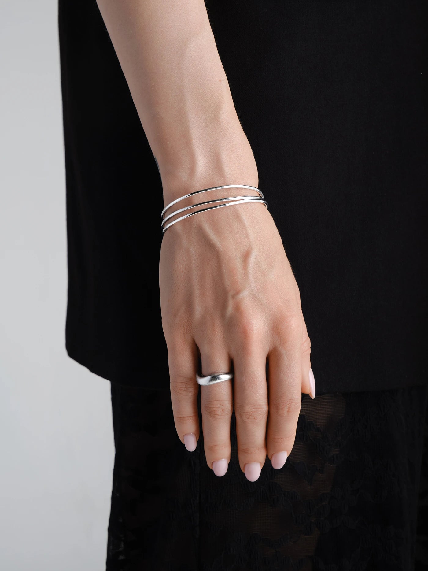 ROUND MINI BANGLE Silver