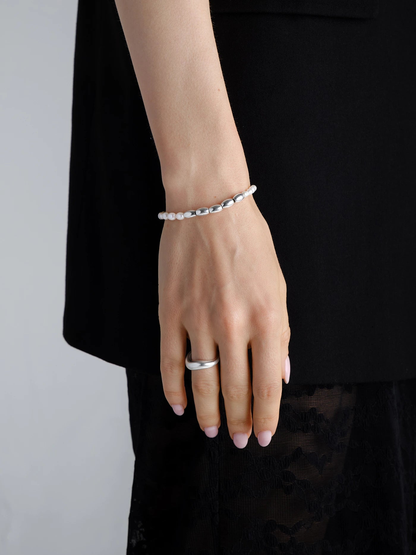 BALANCE PEARL BRACELET